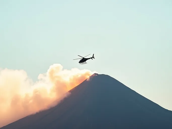 阿苏山直升机坠毁两名中国游客失踪搜救面临严峻挑战